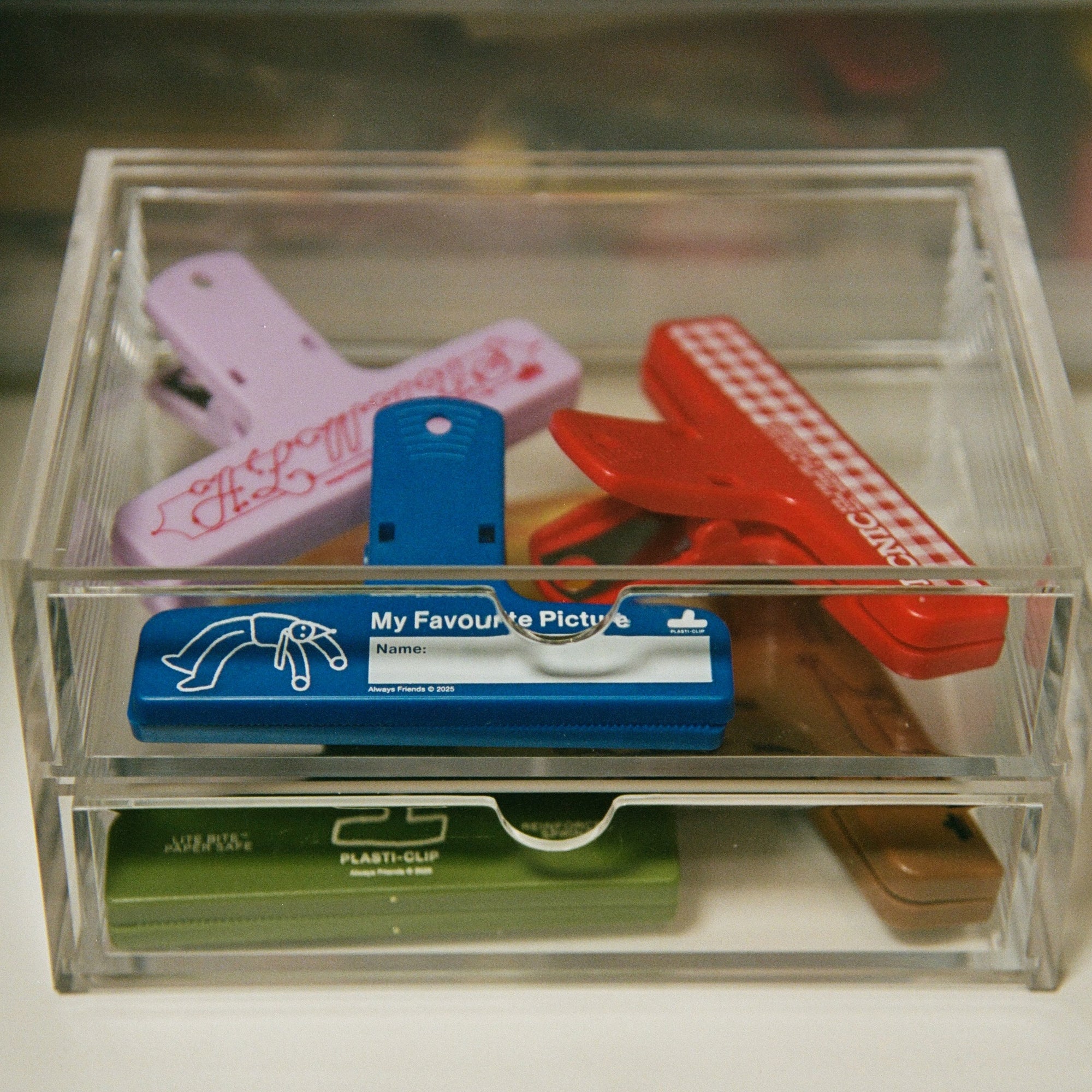 "Picnic" Plasticlip - [3 Colours]