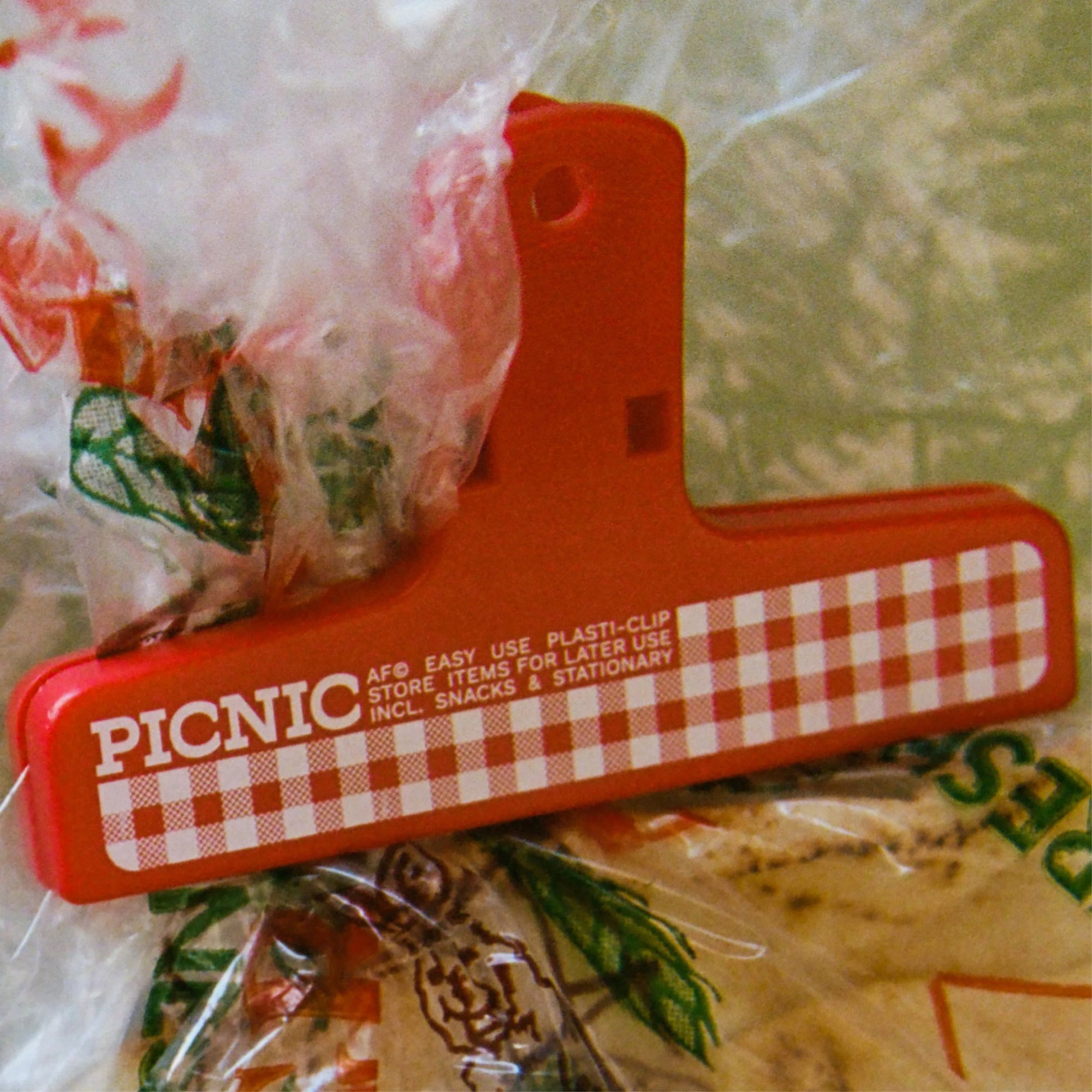 "Picnic" Plasticlip - [3 Colours]
