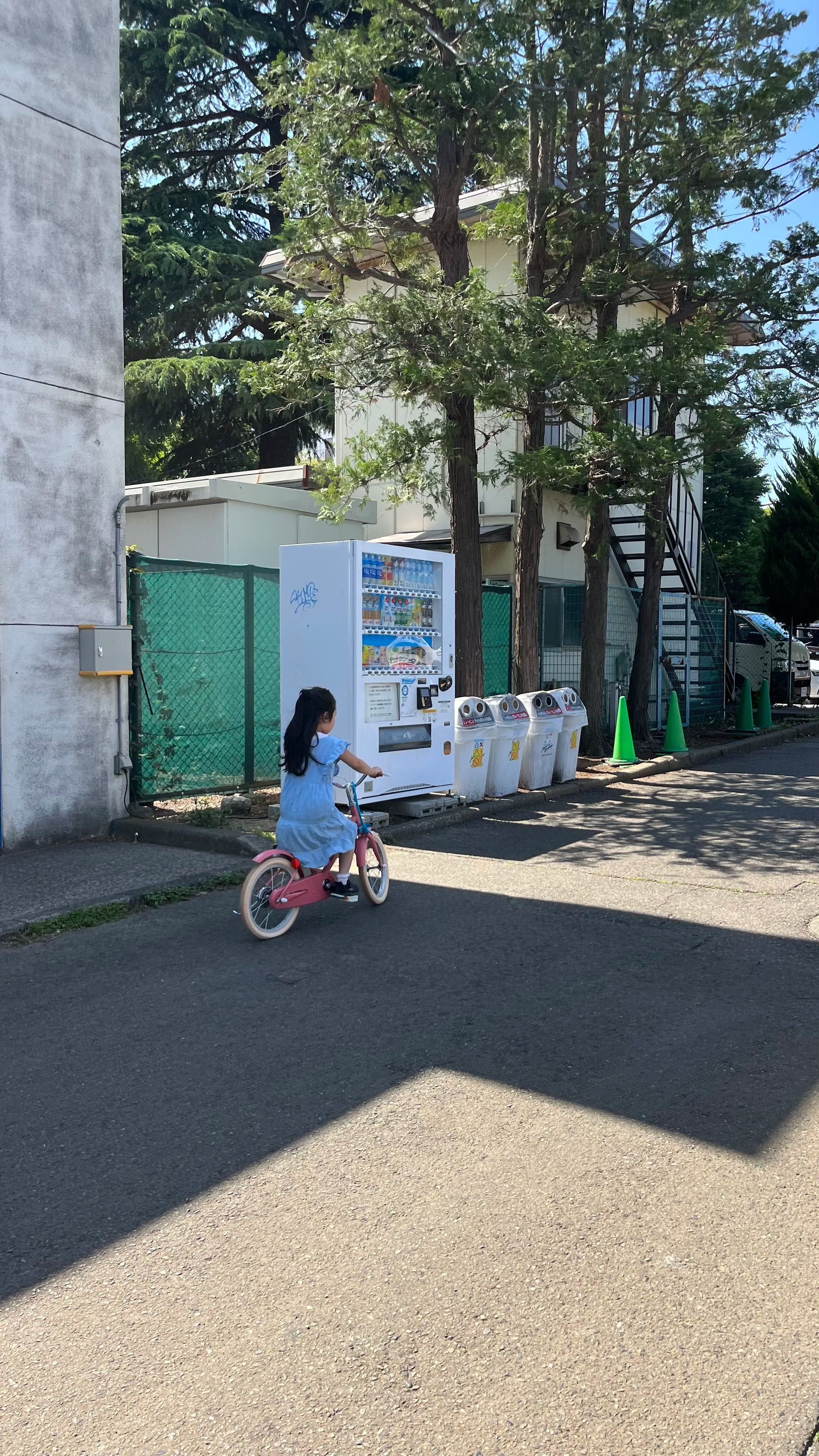 Passer—by 01. Trucks & Bikes (JP)