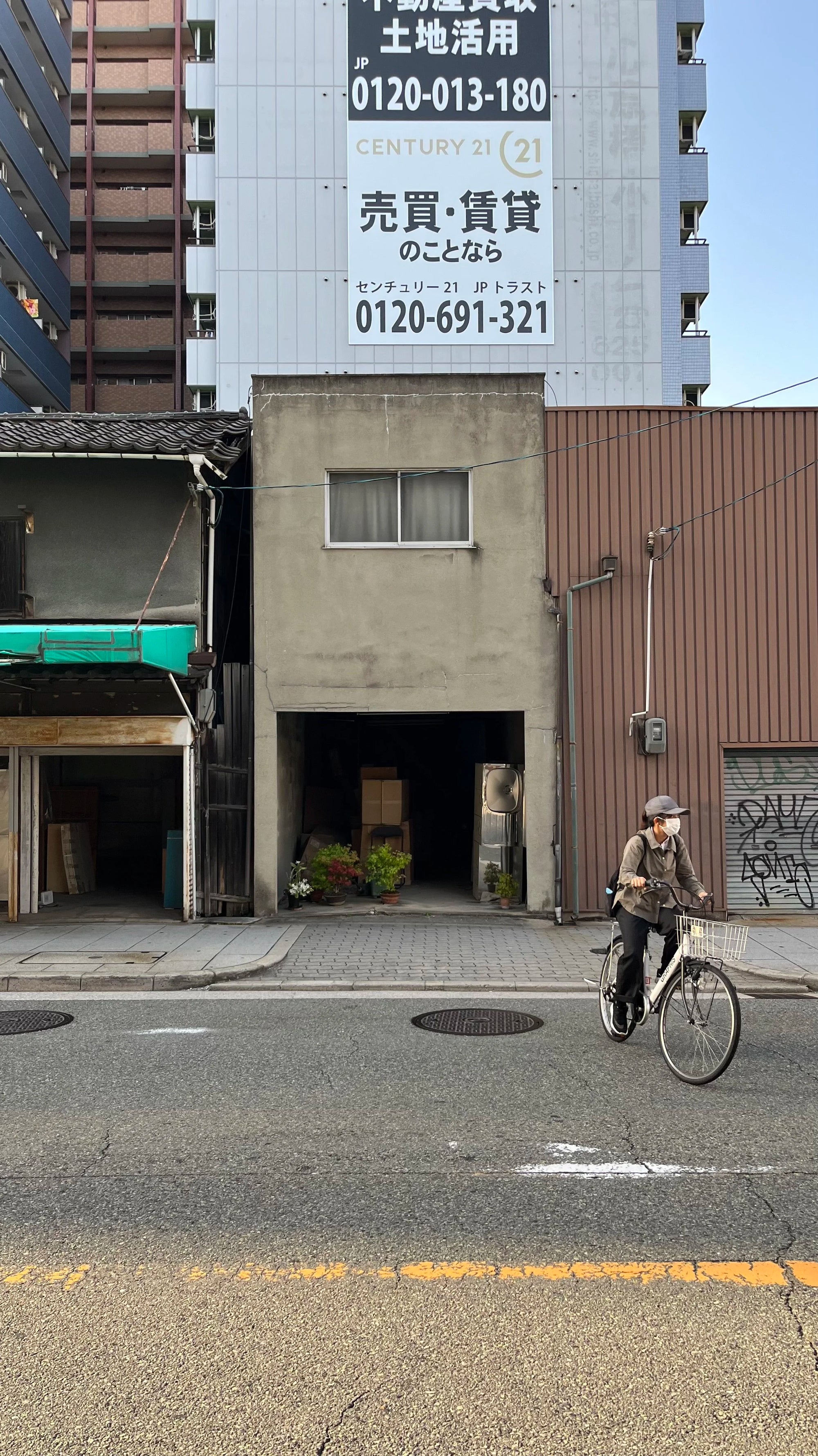 Passer—by 01. Trucks & Bikes (JP)