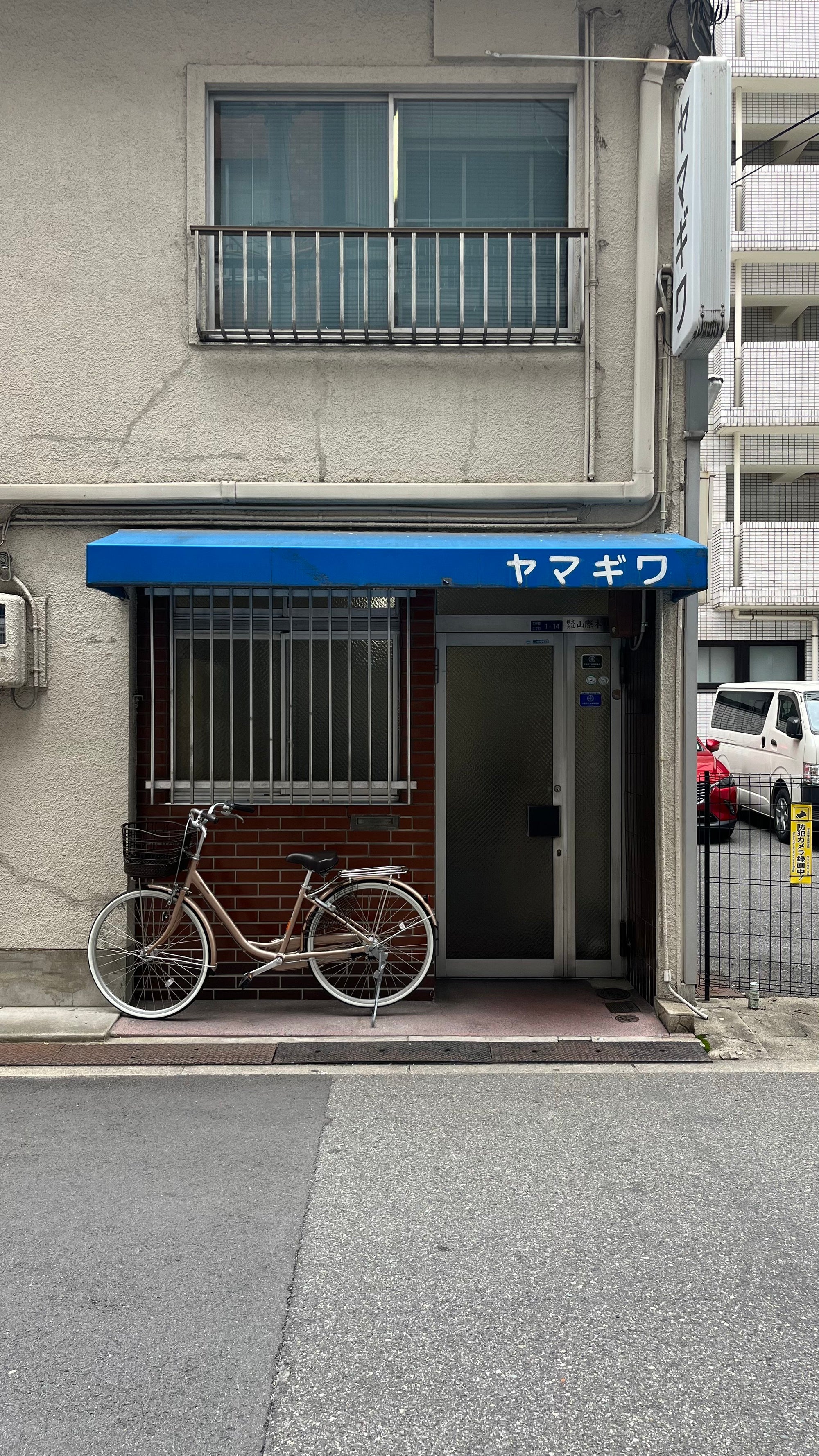 Passer—by 01. Trucks & Bikes (JP)
